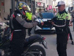 Polis ekipleri kural tan�mayan s�r�c�lere g�z a�t�rm�yor